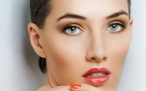 巧用咖啡色眉笔 还你精致容颜