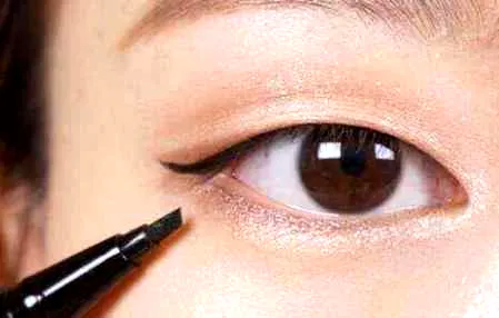 棕色系妩媚眼妆画法 金属色妆容展现自信气质