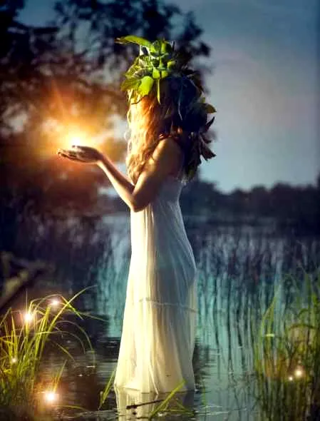 当红花旦刘诗诗杨幂李小璐 美女明星团示范精致妆容