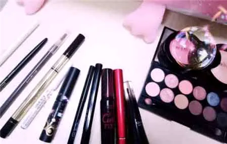 眉笔颜色怎么选 教你如何玩转眉笔新色彩