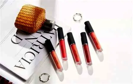 完美日记丝绒唇釉掉色吗