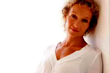 韩国萌系猫眼妆简单画法 初学化妆如何画好猫眼妆