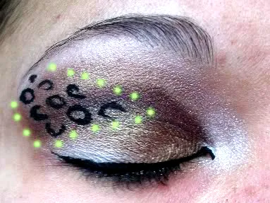 最hot豹纹眼妆的画法教程分享  教你夜店妆怎么画最抢