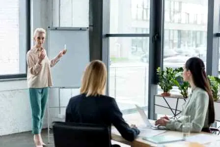 娇俏日系复古妆容 变身清新甜美萝莉