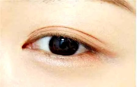 适合学生党的眼影画法 五步打造立体自然眼妆