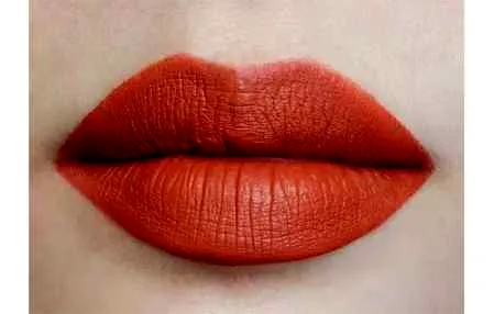 秋冬适合什么颜色的口红 今年秋冬最流行的口红颜色
