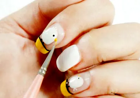 甲油胶用什么灯能照干 手机灯光可以照干吗