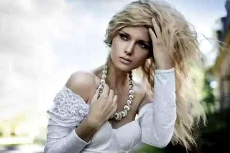 Fx新专辑MV雪莉妆容 魅惑咬唇妆的画法