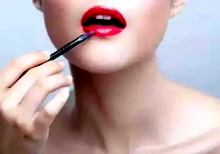 唇刷的优缺点 口红直接涂和用唇刷涂效果有什么区别