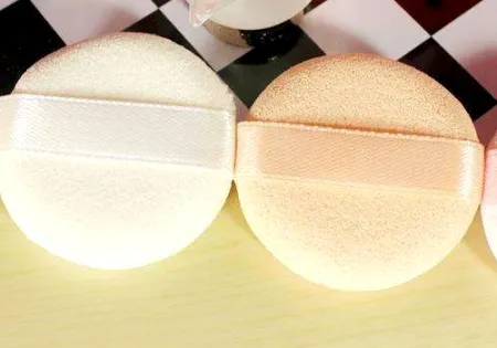 粉扑打湿应该用什么水 ​粉扑和粉底刷的优缺点