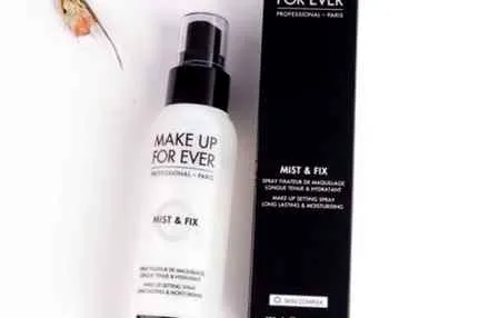 定妆喷雾要摇吗 定妆喷雾用之前要摇一摇吗