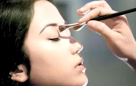 单眼皮眼妆的画法 四步轻松搞定气质眼妆