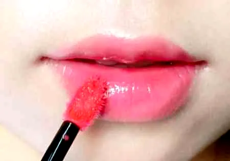 ​涂唇釉要注意什么 唇釉刷头掉了怎么办