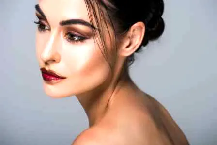 睫毛膏纤长和浓密哪个好 根据自己条件选择合适的睫毛