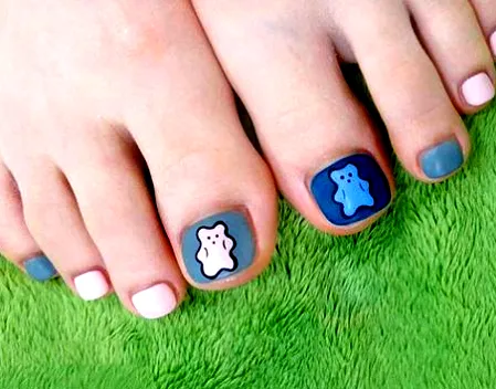 脚趾甲变色是怎么回事