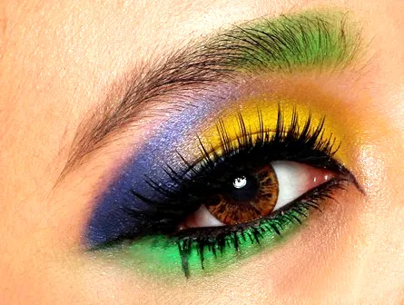 绚丽彩色大眼妆的画法图解步骤 打造迷人双眼