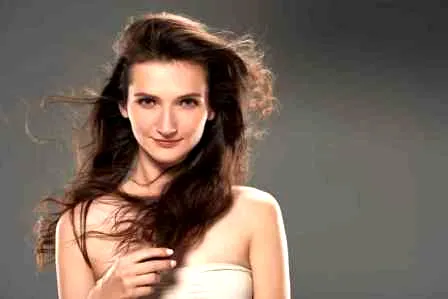 李宇春演唱会造型 浓眉小眼线画法打造女王妆