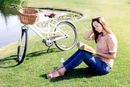 教你如何化简单韩国素颜妆 让男生都为你心动