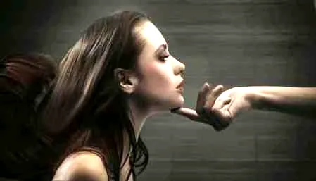 眉毛怎么画好看 不如换一款英气的剑眉吧