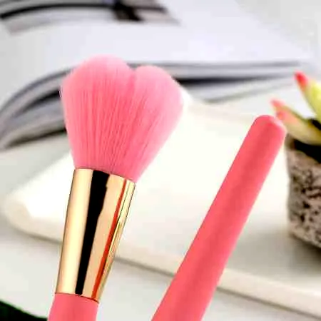 腮红刷可以当散粉刷吗 腮红刷上散粉教程