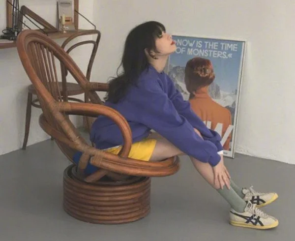 2022初春女生必备的独特色彩穿搭