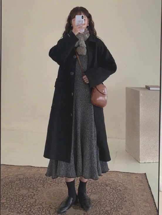 新年穿搭日记,一件黑色大衣的9种搭配示范
