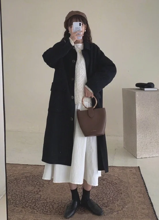 新年穿搭日记,一件黑色大衣的9种搭配示范