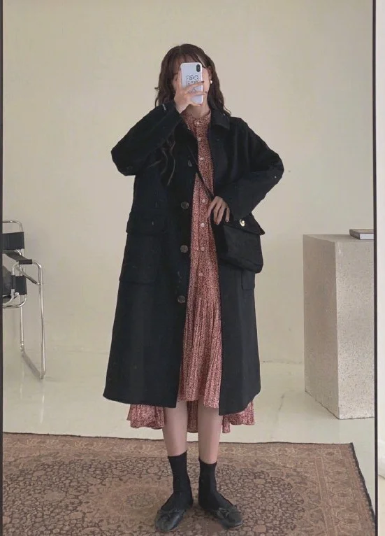 新年穿搭日记,一件黑色大衣的9种搭配示范