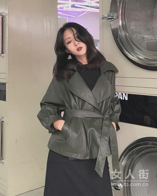 机车皮衣的搭配，女生也能帅到窒息