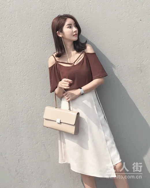 性感一字肩穿搭今夏超火,轻松变女神