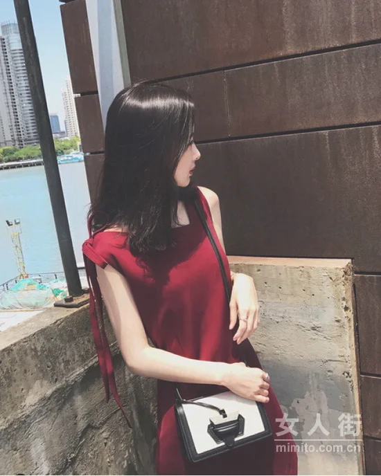 修身显型的穿扮，“露肩”装美如画！