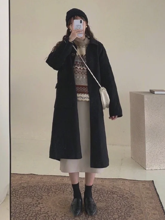 新年穿搭日记,一件黑色大衣的9种搭配示范