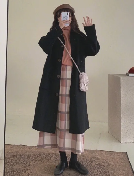 新年穿搭日记,一件黑色大衣的9种搭配示范