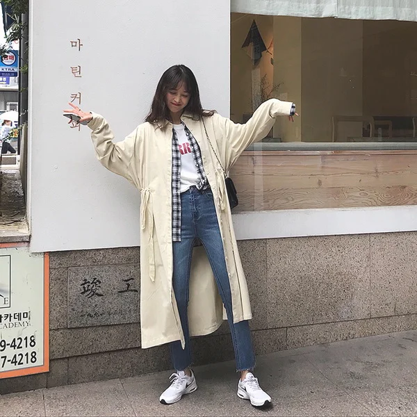 初秋流行搭配，你需要一件风衣来吸睛