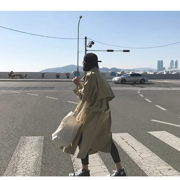 初秋流行搭配，你需要一件风衣来吸睛