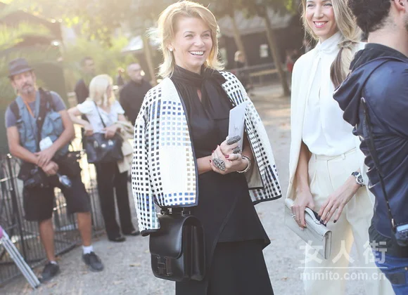 巧妙搭配通勤装，轻松驾驭职场风