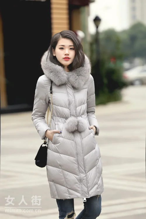 冬季穿出奢华感 毛领大衣显气质