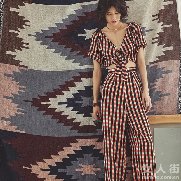 优雅格纹装穿搭 承包你的夏日时髦