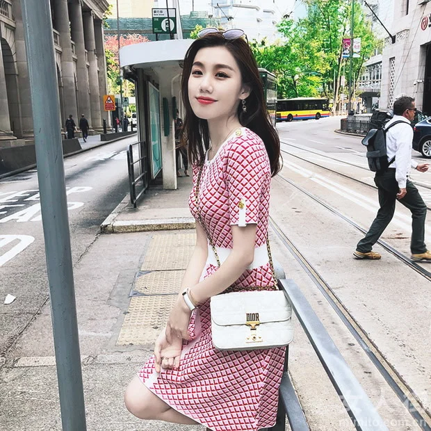 优雅格纹装穿搭 承包你的夏日时髦