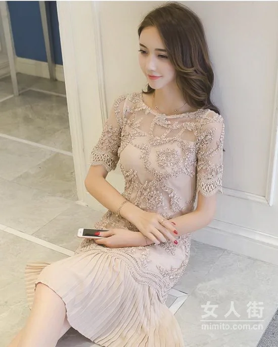 梦幻蕾丝裙，让你秒变会撩人的小妖精！