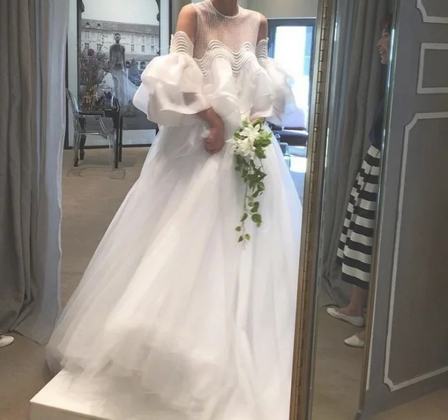 试穿实拍!2019最新时尚婚纱照片大全