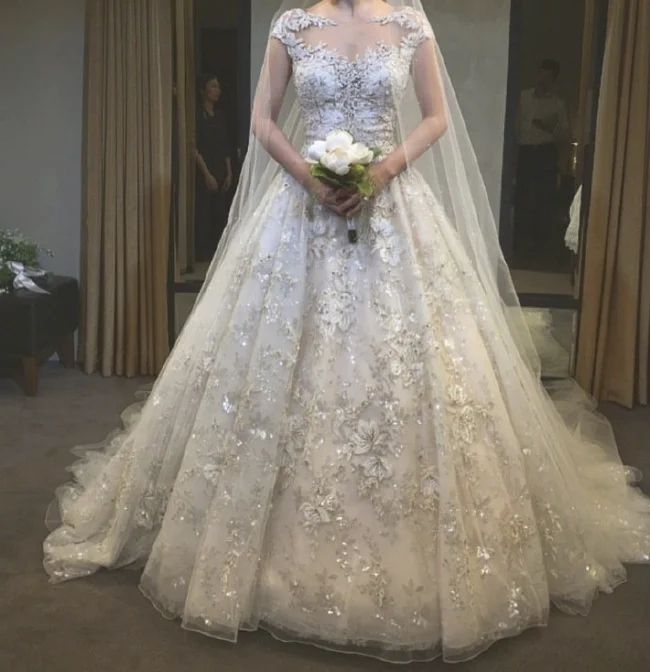 试穿实拍!2019最新时尚婚纱照片大全