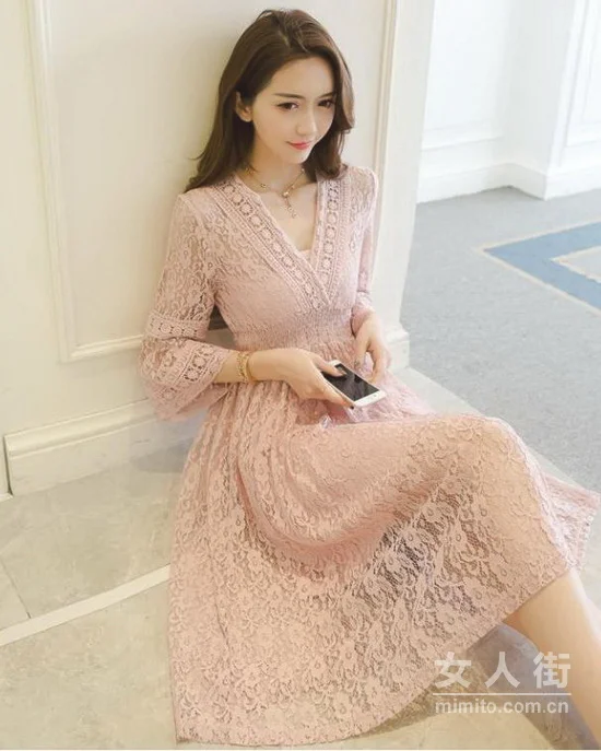 梦幻蕾丝裙，让你秒变会撩人的小妖精！