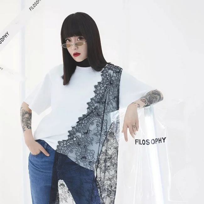 简单的欧美风T恤，百变潮流风格