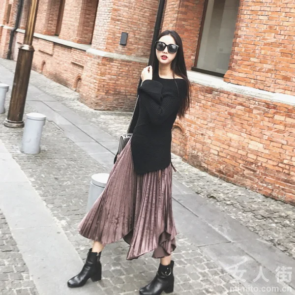 复古丝绒裙搭配 穿点旧的过把新瘾