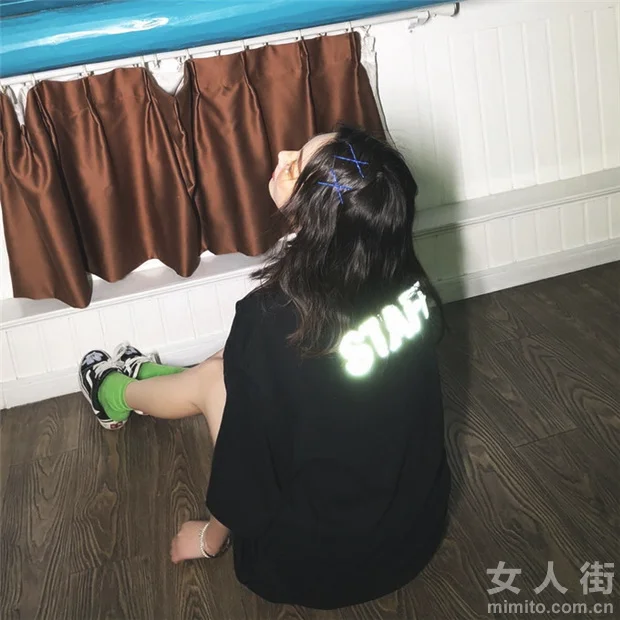 自体发光的时尚T恤，让你变身潮流达人