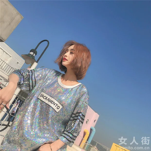 自体发光的时尚T恤，让你变身潮流达人