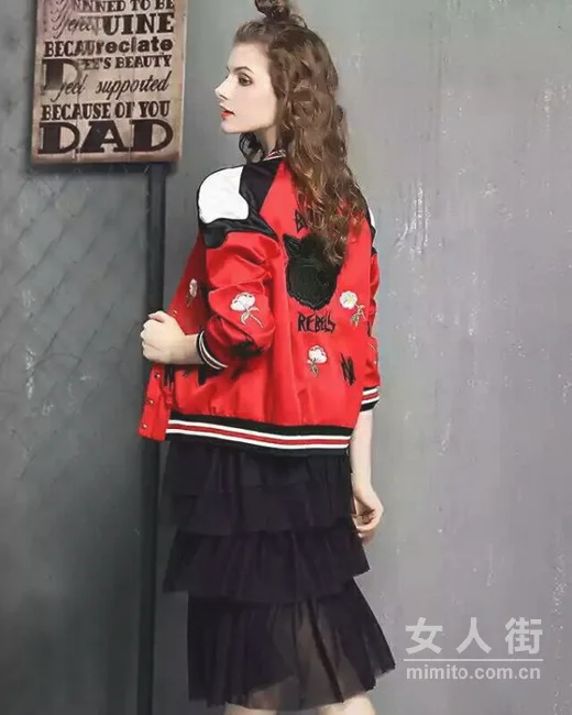 刺绣这么火，刺绣棒球服初秋这样穿