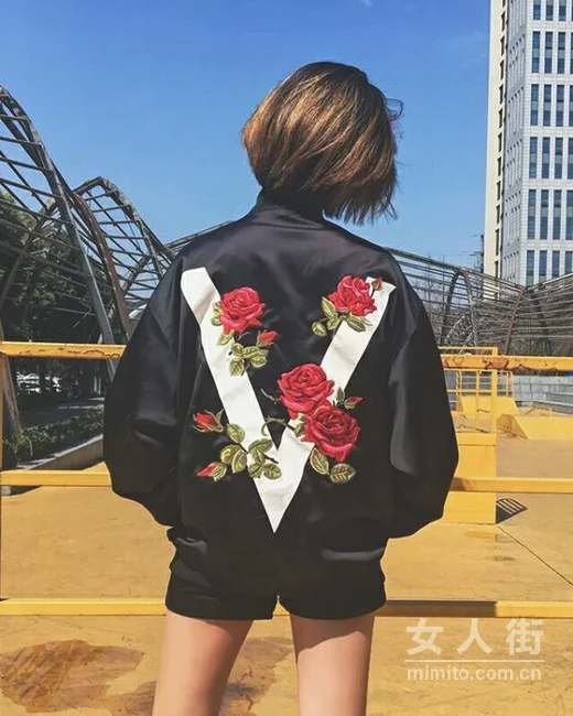 刺绣这么火，刺绣棒球服初秋这样穿