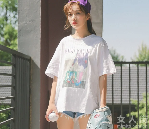 缤纷夏日，时髦T恤打造活力少女范
